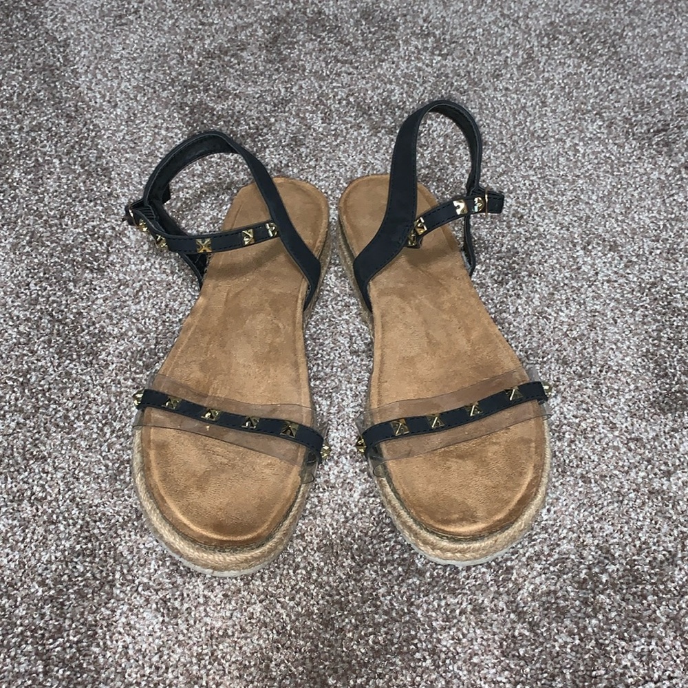 Gently worn stylish sandels.